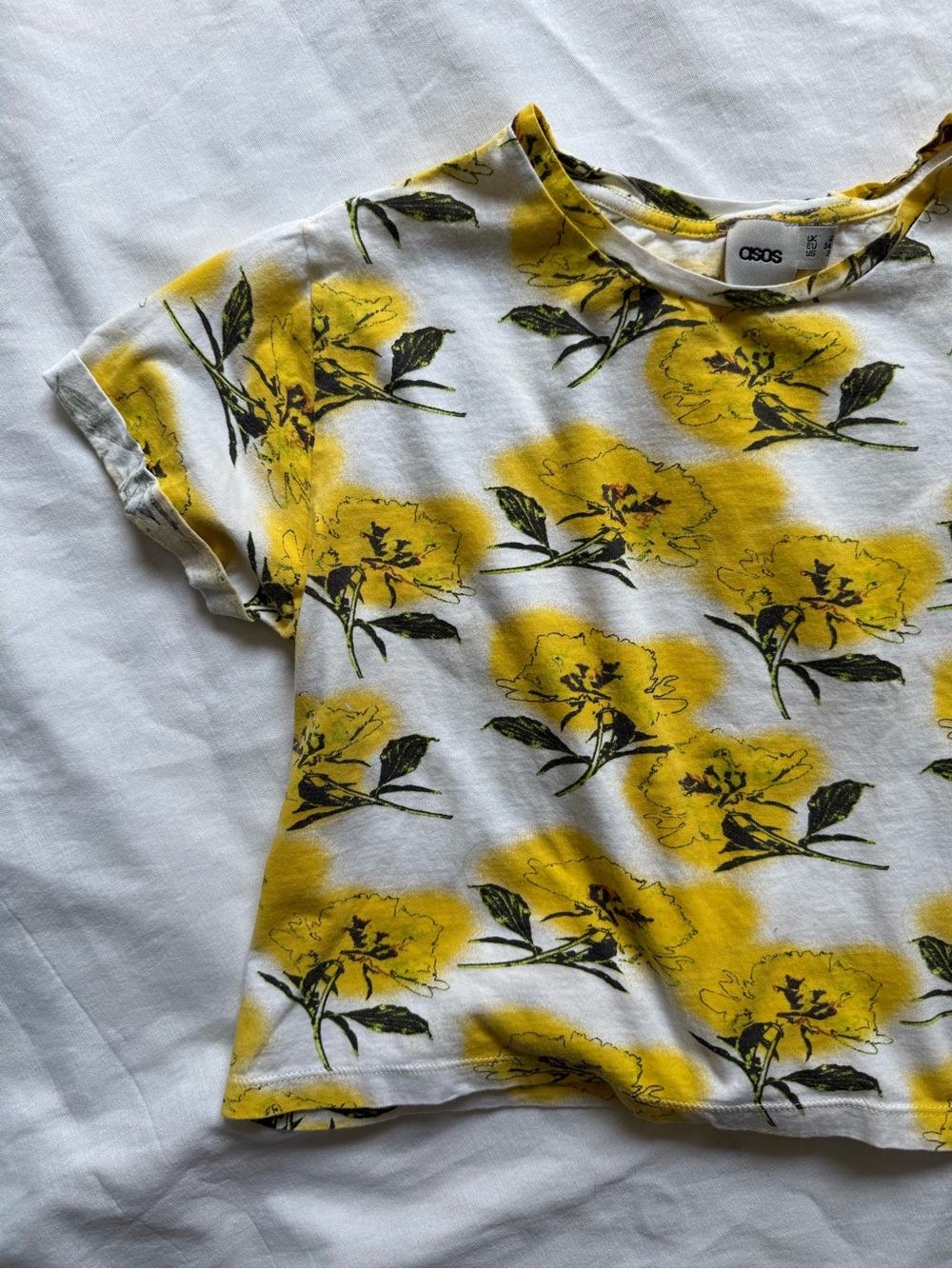 XS ASOS Yellow & White Floral Short Sleeve Cropped Tee Cuffed Sleeves US Size 2